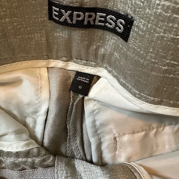 Express metallic shorts in size 0 - Picture 3 of 4